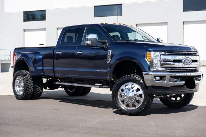 2017 FORD F350 CREW CAB DUALLY 4X4 LARIAT 6.7L DIESEL FX4 55K MILES